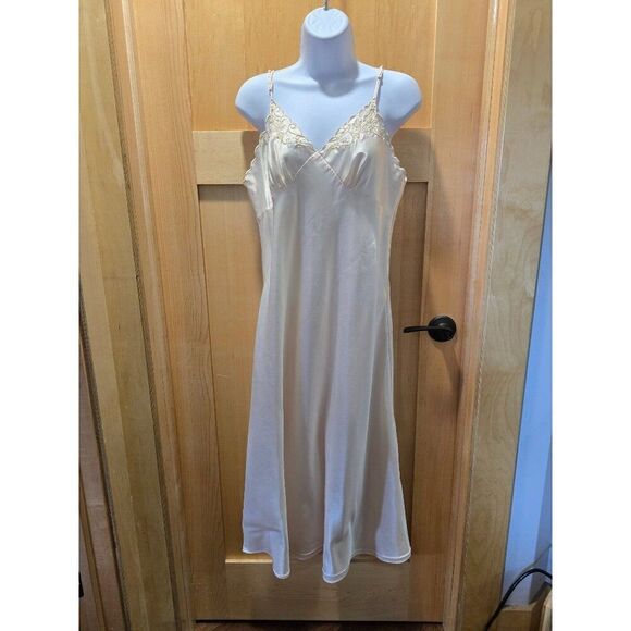 Etienne Cream Lace-Trimmed Nightgown honeymoon fairycore romance bride - Picture 4 of 11